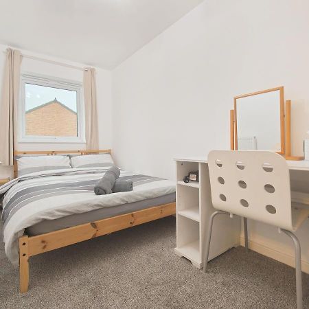 The Metcombe - Holiday Home With Free Parking 10 Minutes Walk To Etihad Stadium & Coop Live Arena Manchester Exterior foto